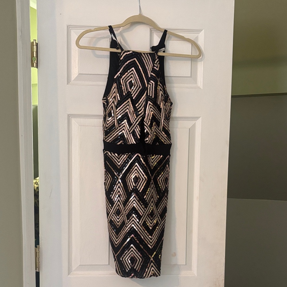 Elegant Black and Gold Geometric Midi Dress